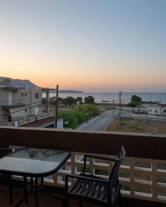 Smell Of The Sea Apartment Kissamos Exterior photo